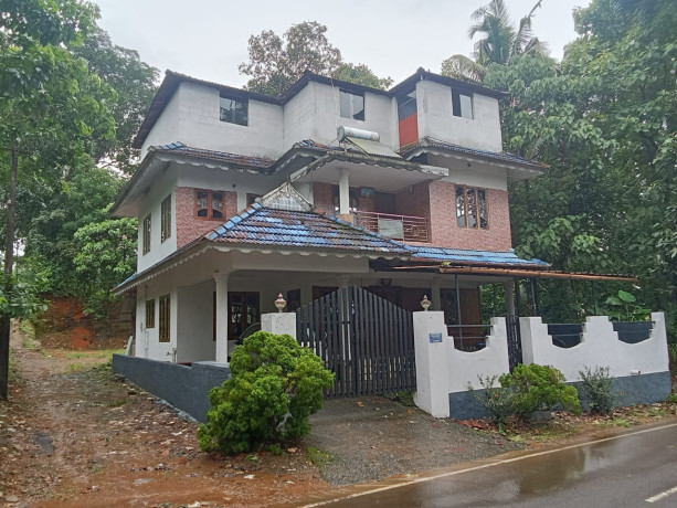 spacious-family-home-for-sale-big-0