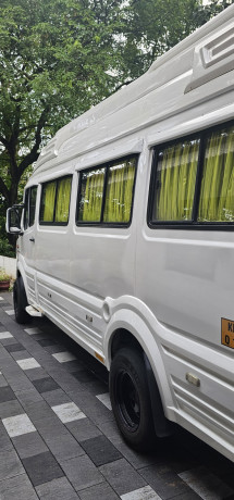 17seat-2016-model-traveller-big-2