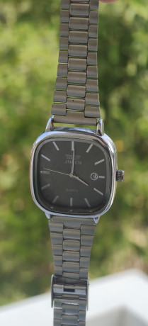 quartz-model-stain-less-steel-chain-watch-unisex-automatic-watch-in-good-condition-big-1