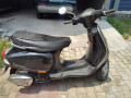 piaggio-vespa-125-scooter-small-0