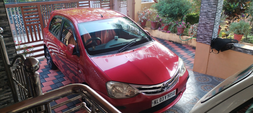 2012-etios-leva-big-0