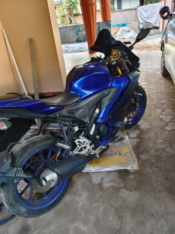yamaha-r15-v4-racing-blue-big-1