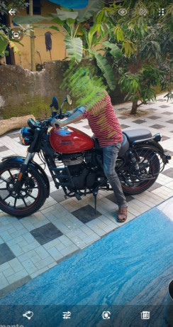 royal-enfield-red-meteur-model-2021-big-0