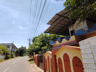 One indipend house for rent at MANKADAV, near main road side