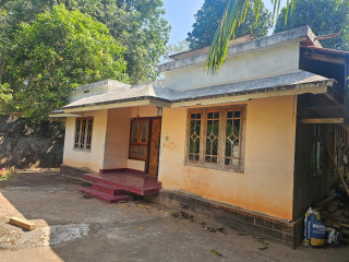 Land with house for sale at Palakkad -vadanamkurussi